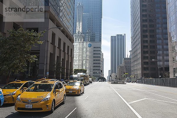 Gelbe Taxis  S Grand Ave  Ecke W 4th St  Downtown Los Angeles  Los Angeles  Kalifornien  USA  Nordamerika