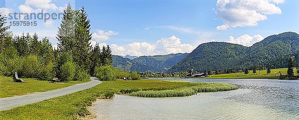 Gebirgssee  Wanderweg um den See  Pillersee  Sankt Ulrich am Pillersee  Pillerseetal  Tirol  Österreich  Europa