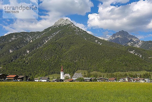 Sankt Ulrich am Pillersee mit Ulrichshorn  Pillerseetal  Tirol  Österreich  Europa