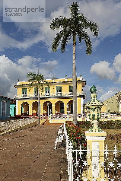 Plaza Mayor mit dem Museo Romántico  Trinidad  Kuba  Mittelamerika