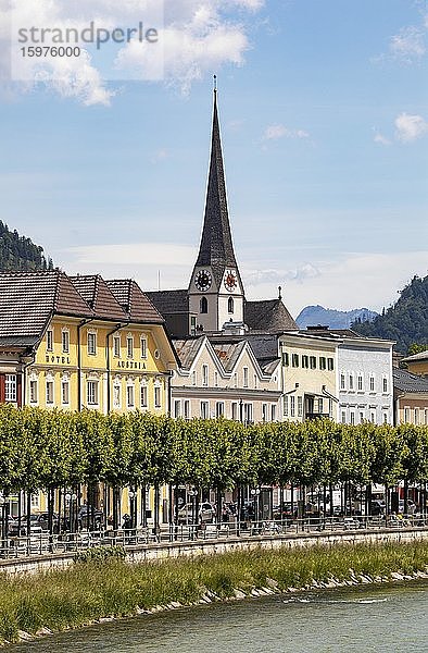 Stadtansicht von Bad Ischl mit Fluss Traun  Salzkammergut  Oberösterreich  Österreich  Europa