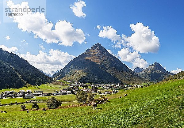 Galtür mit Gorfenspitze  Paznauntal  Tirol  Österreich  Europa