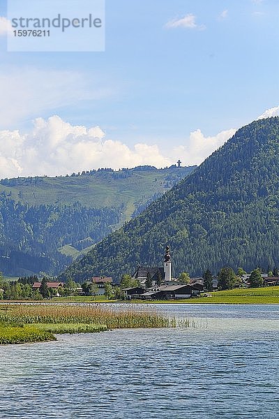 Gebirgssee  Pillersee  Sankt Ulrich am Pillersee  Pillerseetal  Tirol  Österreich  Europa