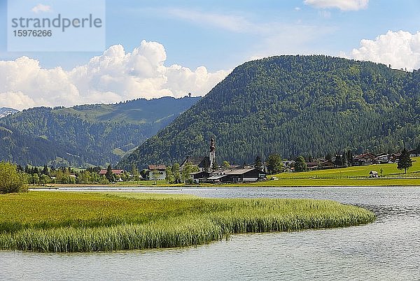 Gebirgssee  Pillersee  Sankt Ulrich am Pillersee  Pillerseetal  Tirol  Österreich  Europa