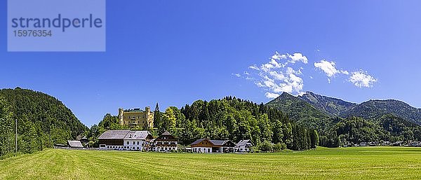 Schloss Hüttenstein  dahinter Schafberg  Ort Winkl  Sankt Gilgen  Salzkammergut  Land Salzburg  Österreich  Europa