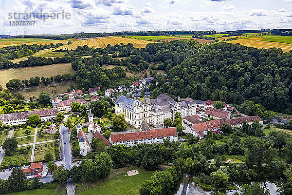 Deutschland  Baden-Württemberg  Schontal  Blick aus dem Hubschrauber auf die Abtei Schontal im Frühling