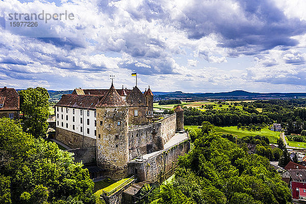 Deutschland  Baden-Württemberg  Untergruppenbach  Blick aus dem Hubschrauber auf die Burg Stettenfels im Sommer
