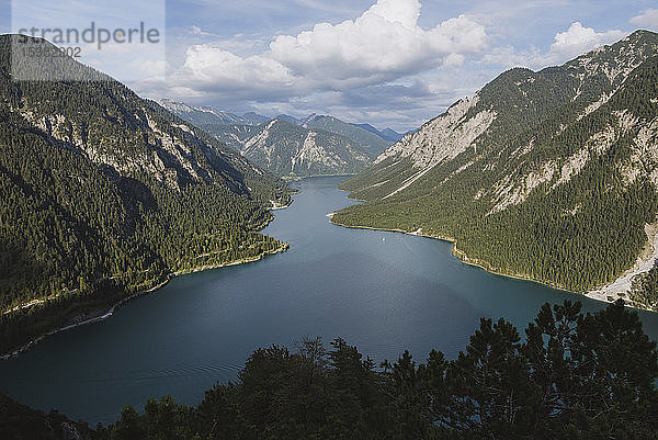 Österreich  Plansee  Panoramablick auf den Plansee in den österreichischen Alpen