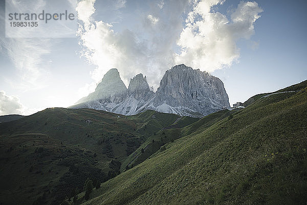 Italien  Dolomiten  Blick auf die Bergkette in den Dolomiten