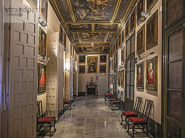 Spanien  Sevilla  Porträtsaal im Erzbischöflichen Palast von Sevilla