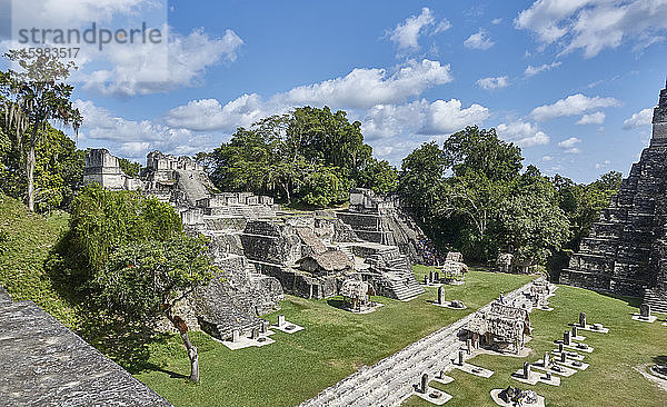 Guatamala  Tikal  Ansicht der Maya-Pyramide