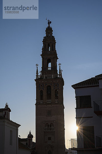 Spanien  Carmona  Kirche San Pedro bei Sonnenuntergang