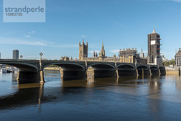 Großbritannien  London  Westminster Bridge  Big Ben und Westminster Palast im Hintergrund