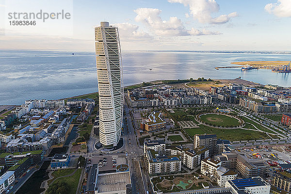 Schweden  Schonen  Malmö  Luftaufnahme des Wolkenkratzers Turning Torso