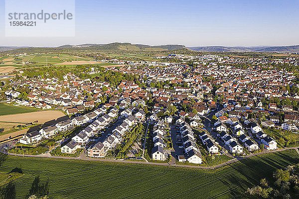 Deutschland  Baden-Württemberg  Waiblingen  Luftaufnahme eines modernen Vorortes