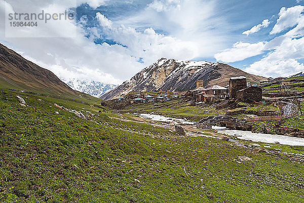 Georgien  Swanetien  Ushguli  Mittelalterliches Dorf am Ufer des Flusses Enguri