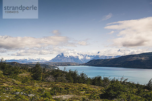 Chile  Wolken über einem See im Torres Del Paine Nationalpark