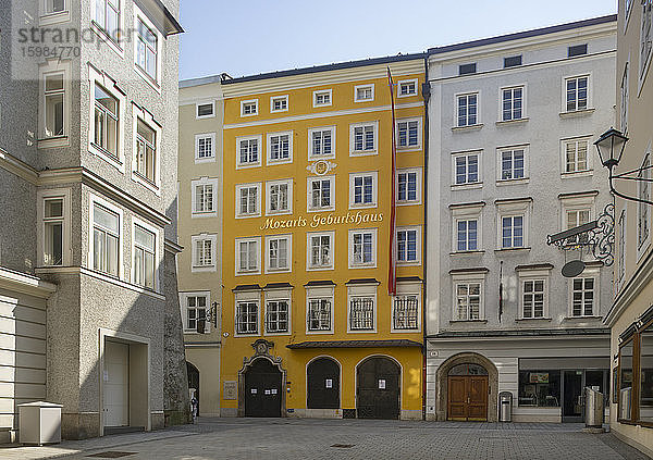 Österreich  Salzburg  Mozarts Geburtshaus in der Getreidegasse steht inmitten einer Coronavirus-Pandemie leer