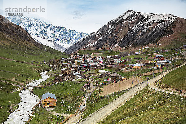 Georgien  Swanetien  Ushguli  Häuser eines mittelalterlichen Bergdorfes