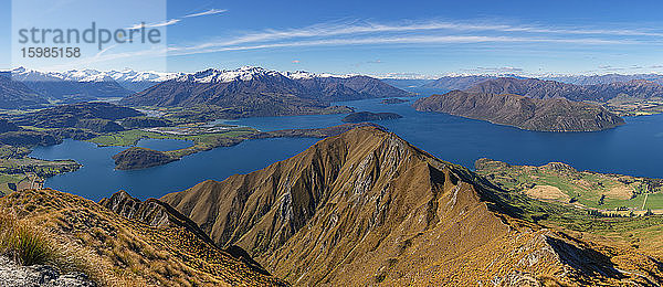 Neuseeland  Otago  Panoramablick auf den Wanaka-See und die umliegenden Berge