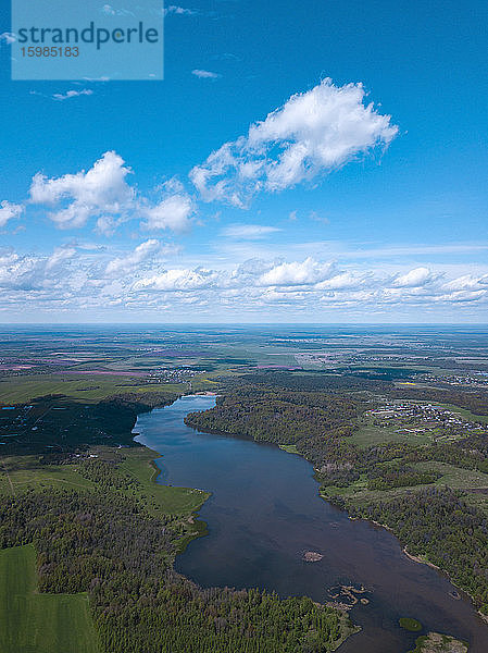 Russland  Gebiet Moskau  Luftaufnahme des Flusses Dubna im Frühling