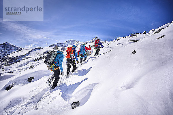 Gruppe von Bergsteigern  Großvendediger  Tirol  Österreich