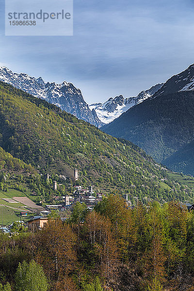 Georgien  Swanetien  Mestia  Mittelalterliches Dorf im Kaukasusgebirge