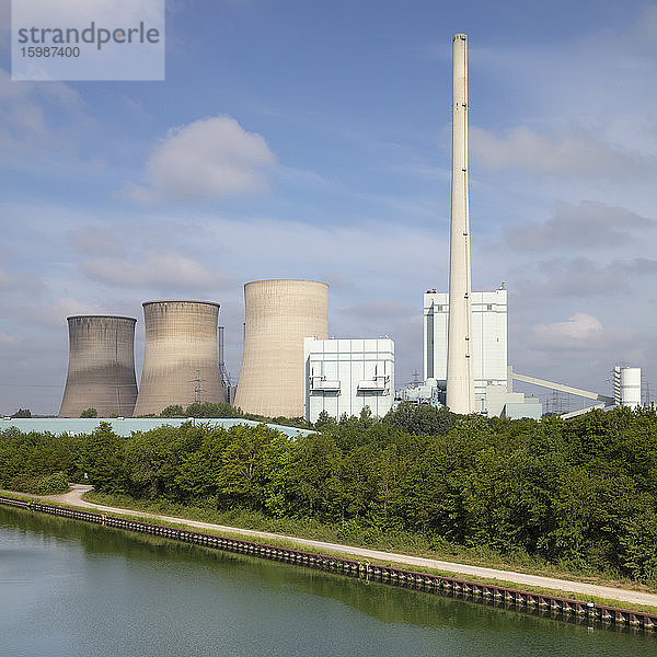 Deutschland  Nordrhein-Westfalen  Werne  Ufer der Lippe und Kraftwerk Gersteinwerk