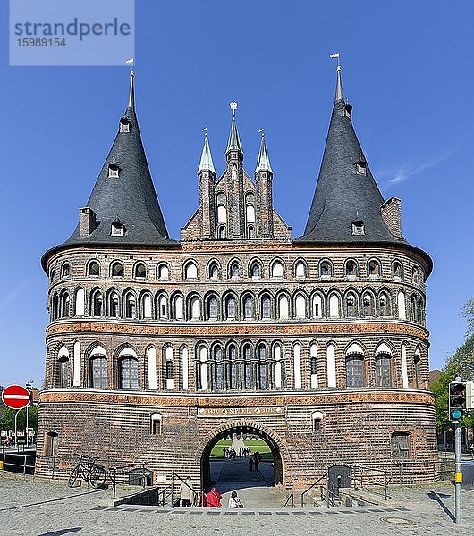 Holstentor  ehemaliges westliches Stadttor  Stadtseite  Lübeck  Schleswig-Holstein  Deutschland  Europa