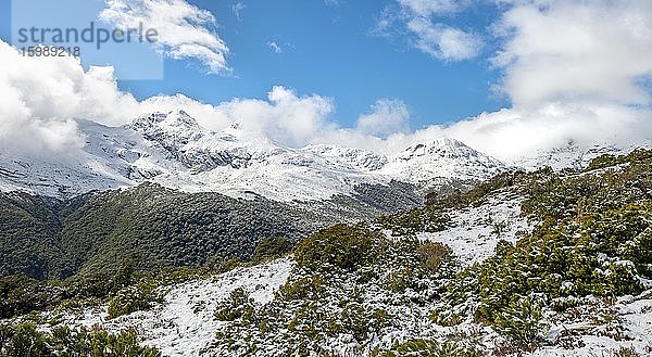 Schneebedeckte Berge  Ausblick vom Key Summit  Fiordland Nationalpark  Te Anau  Southland  Südinsel  Neuseeland  Ozeanien