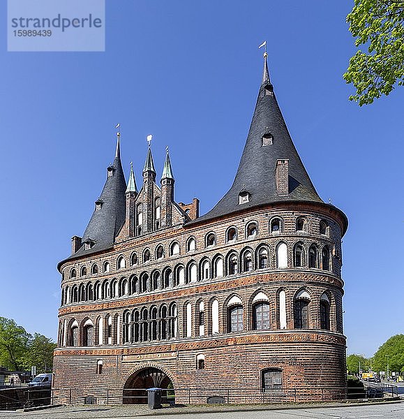 Holstentor  ehemaliges westliches Stadttor  Stadtseite  Lübeck  Schleswig-Holstein  Deutschland  Europa
