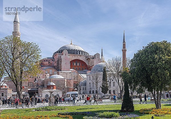 Hagia Sophia Kirche  Aya Sofya Camii  Sultan Ahmed Park  Sultanahmet  Istanbul  Türkei  Asien