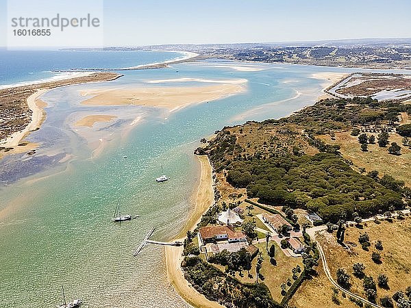 Luftaufnahme  Bucht mit Sandbänken  Alvor  Algarve  Portugal  Europa