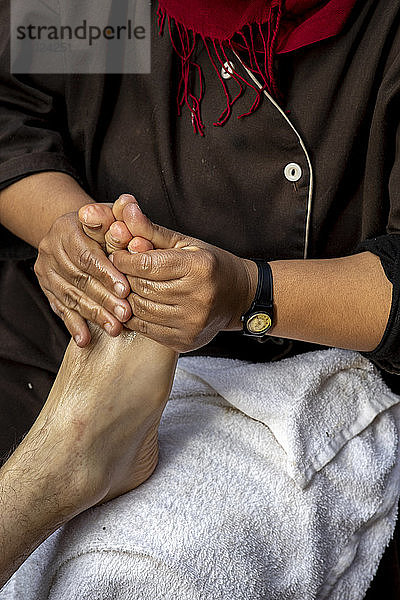 Fußmassage in einem Ourika-Tal-Ferienort  Marokko