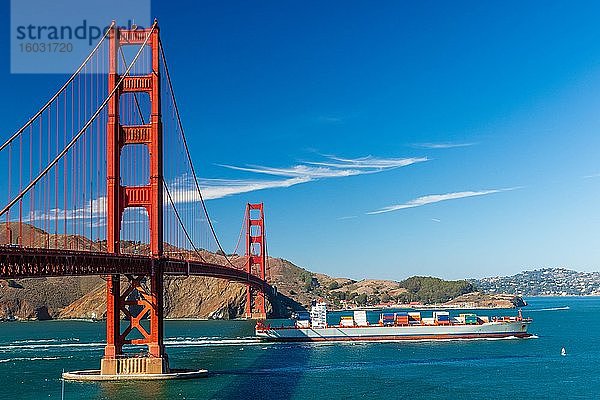 Golden Gate Bridge  Container Schiff  Golden Gate  San Francisco  Kalifornien  USA  Nordamerika