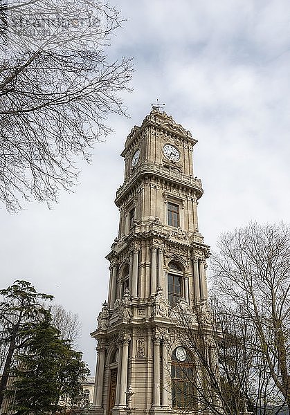 Barocker Uhrturm von Dolmabahçe  Dolmabahce  Be?ikta?  Istanbul  Türkei  Asien