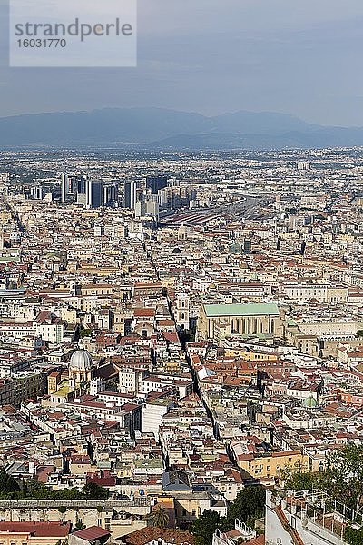 Blick auf Altstadt mit Straße Spaccanapoli  Altstadt  Neapel  Italien  Europa