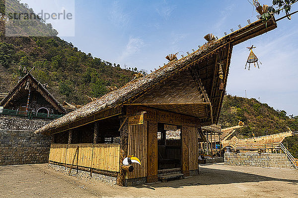 Traditionell gebaute Hütten  Naga-Dorf Kisama  Nagaland  Indien