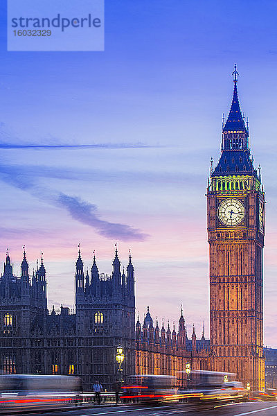 Big Ben (Queen Elizabeth Tower)  der Palast von Westminster (Houses of Parliament)  UNESCO-Weltkulturerbe  und die Westminster Bridge  London  England  Vereinigtes Königreich  Europa