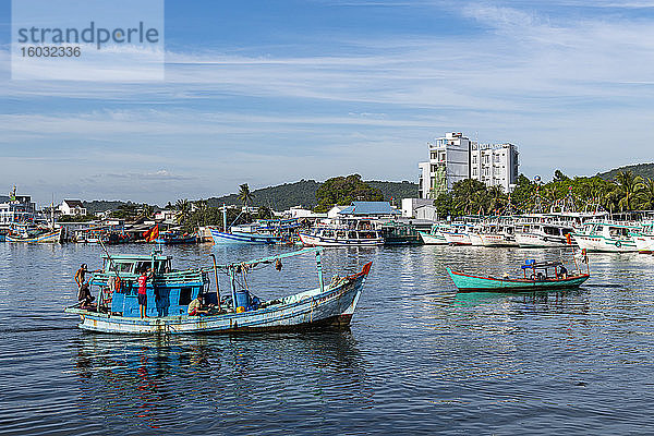 Fischerboot im Fischerhafen von Duong Dong  Insel Phu Quoc  Vietnam  Indochina  Südostasien  Asien