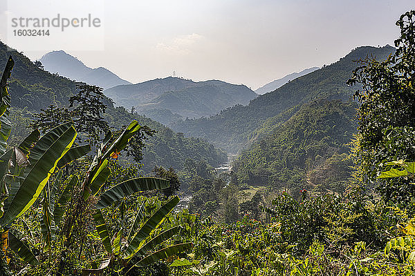 Berglandschaft in den abgelegenen Gebieten von Manipur  Indien  Asien