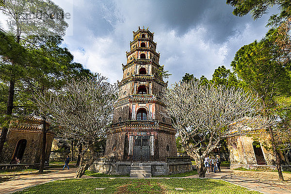 Pagode der Himmlischen Frau (Thien Mu Pagode)  Hue  UNESCO-Weltkulturerbe  Vietnam  Indochina  Südostasien  Asien
