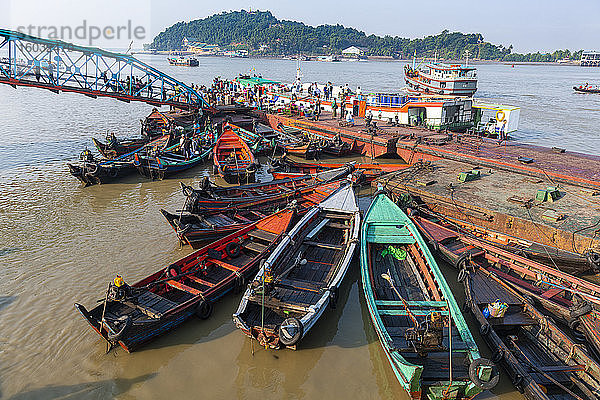 Fischerboote im Hafen von Myeik (Mergui)  Myanmar (Burma)  Asien