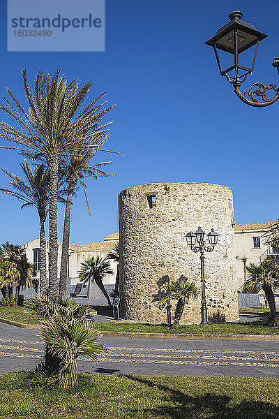 Ansicht der Mauern und Bastionen der historischen Stadt  Alghero  Sardinien  Italien  Mittelmeer  Europa