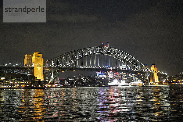 Hafen von Sydney bei Nacht  Sydney  New South Wales  Australien  Pazifik