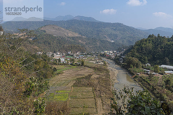 Dorf in den Bergen von Manipur  Indien  Asien