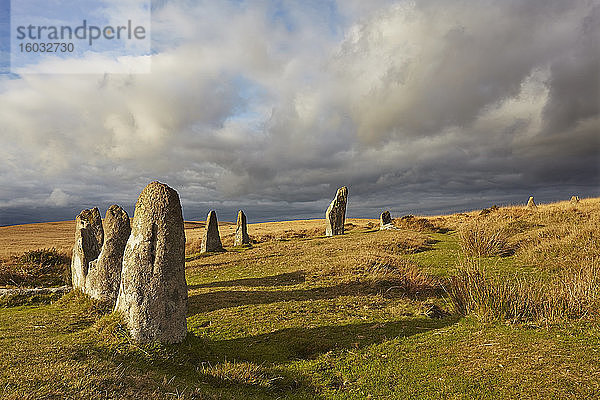 Alte prähistorische stehende Steine in einem Steinkreis  Scorhill Stone Circle  Dartmoor National Park  Devon  England  Vereinigtes Königreich  Europa