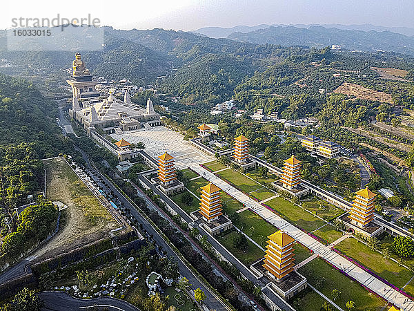 Luftaufnahme des Klosters Fo Guang Shan  Berg Fo Guang (Shan)  Taiwan  Asien