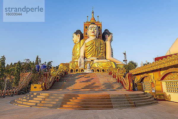 Riesige sitzende Buddhas  Ko Yin Lay  Pupawadoy-Kloster bei Ye  Mon-Staat  Myanmar (Burma)  Asien