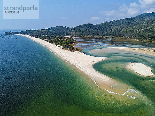 Luftaufnahme durch Drohne am Strand von Tizit  Dawei  Mon-Staat  Myanmar (Burma)  Asien